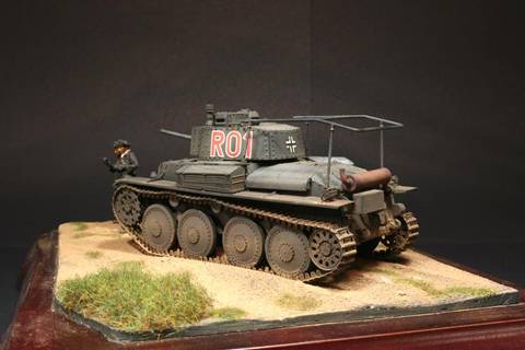Peque&ntilde;o diorama en el que la atenci&oacute;n recae sobre dos conductores de un Pz.BfWg 38(t) Ausf.G 