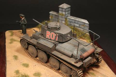 Peque&ntilde;o diorama en el que la atenci&oacute;n recae sobre dos conductores de un Pz.BfWg 38(t) Ausf.G 