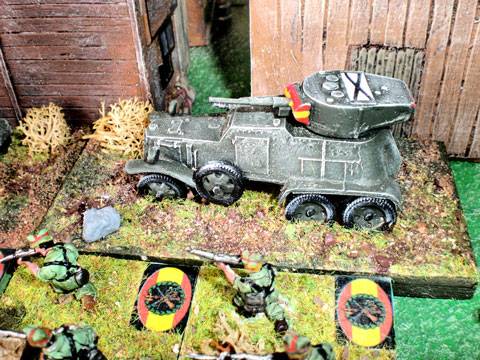 Legionarios junto a un ba-6 durante una partida de wargames. 
