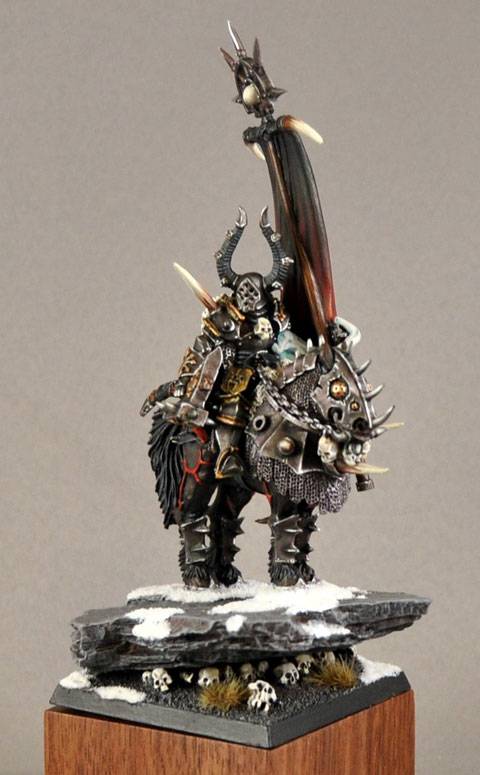 Miniatura esculpida por Mike Anderson de un Caballero del Caos