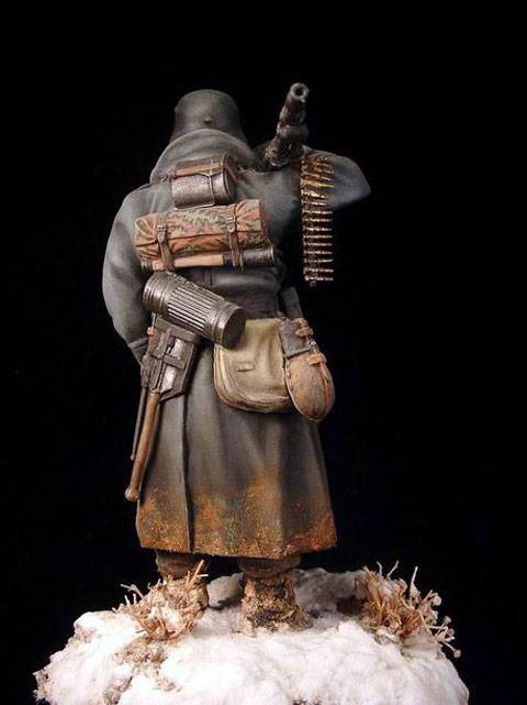 Esta peque&ntilde;a Vi&ntilde;eta representa a la figura de un soldado alem&aacute;n ( servidor de ametralladra )
