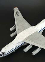 Avion Comercial Ilyushin Il-76 - Escala 1/14