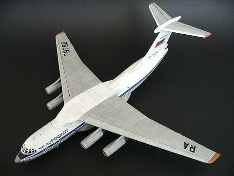 Avion Comercial Ilyushin Il-76 - Escala 1/14