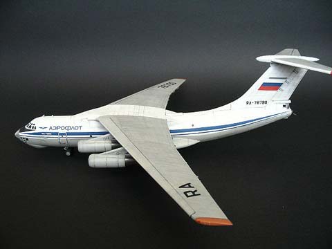 Avion Comercial Ilyushin Il-76 - Escala 1/14