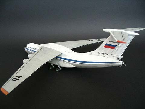 Avion Comercial Ilyushin Il-76 - Escala 1/14
