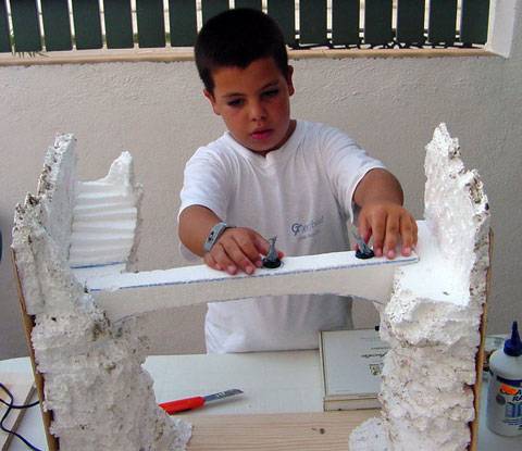 Construcci&oacute;n del Puente de Khazad-Dum.  