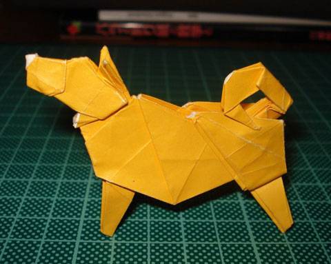 Perro de papel del Maestro Hideo Komatsu