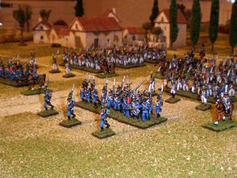 Tropas francesas dejando atr&aacute;s el pueblo
