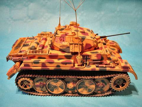 Magn&iacute;fico Modelo de Panzerkampfwagen II (  PzKpfw II ) hecho de un recortable de papel. Foto 4