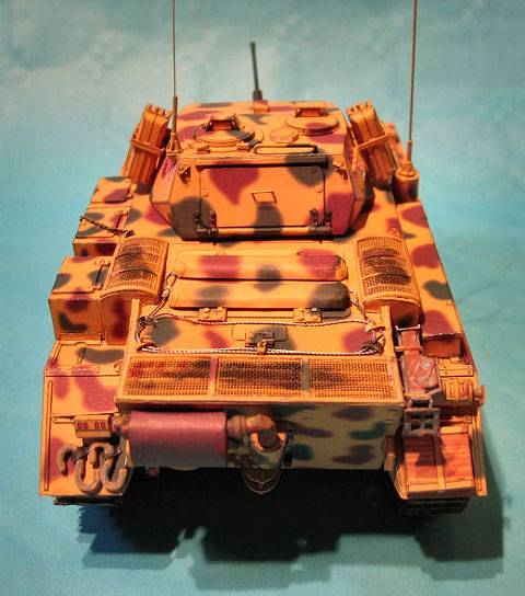Magn&iacute;fico Modelo de Panzerkampfwagen II (  PzKpfw II ) hecho de un recortable de papel. Foto 5