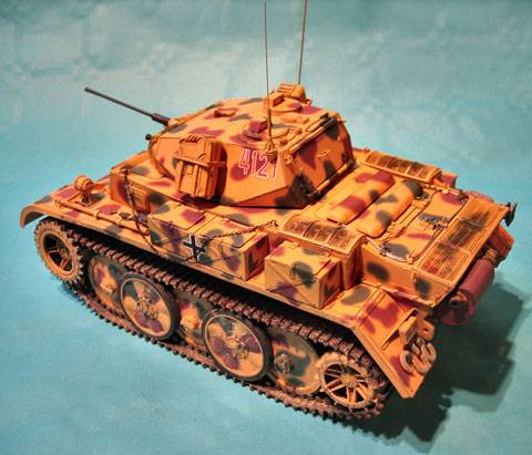 Magn&iacute;fico Modelo de Panzerkampfwagen II (  PzKpfw II ) hecho de un recortable de papel. Foto 6