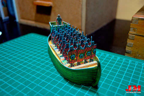 Barcaza fluvial con Legionarios Romanos. Barcaza fluvial con Legionarios Romanos.