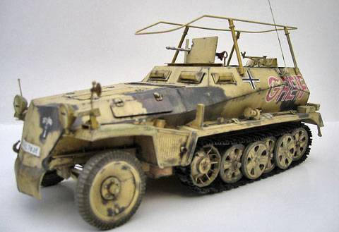 Schutzenpanzerwagen SdKfz 251  (Veh&iacute;culo para usos especiales) hecho de un recortable de papel o cartulina.