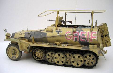 Schutzenpanzerwagen SdKfz 251  (Veh&iacute;culo para usos especiales) hecho de un recortable de papel o cartulina.