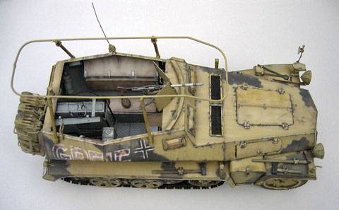 Schutzenpanzerwagen SdKfz 251  (Veh&iacute;culo para usos especiales) hecho de un recortable de papel o cartulina.