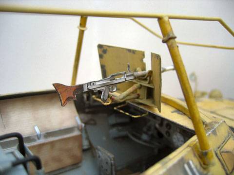 Schutzenpanzerwagen SdKfz 251  (Veh&iacute;culo para usos especiales) hecho de un recortable de papel o cartulina.