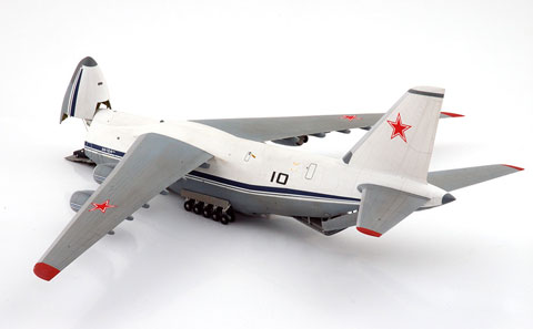 Avion Antonov AN-124 - Escala 1/144
