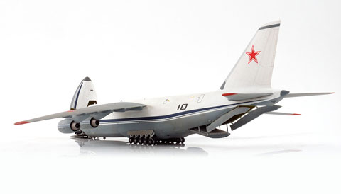 Avion Antonov AN-124 - Escala 1/144