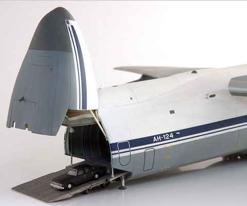 Avion Antonov AN-124 - Escala 1/144