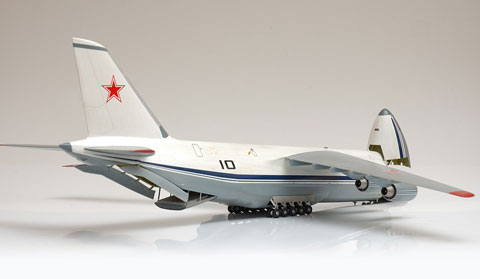 Avion Antonov AN-124 - Escala 1/144