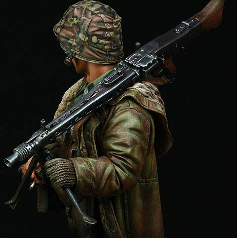 Busto Portador de MG-42 Waffen SS - Ardenas 1944. 