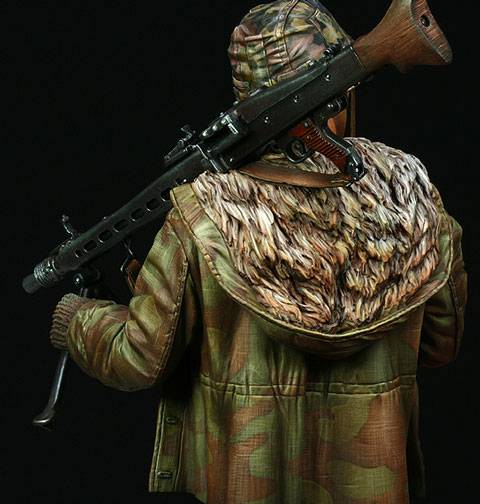 Busto Portador de MG-42 Waffen SS - Ardenas 1944. 