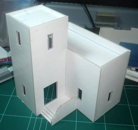 Casa Arabe fabricada en Carton PLuma - Escala 28 mm.