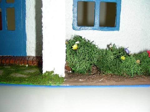 Detalle de los setos: Est&aacute;n realizados con esponjas y cubiertos de musgo artificial. 