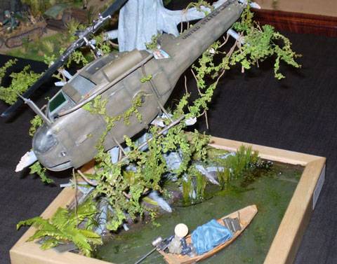 diorama de un Helicoptero UH-1C Derribado 