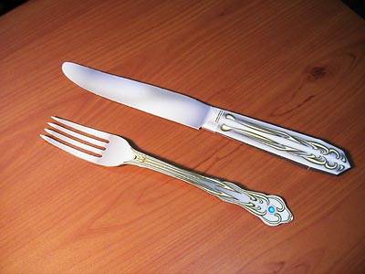 recortables de papel o cartulina del plato, cubiertos y chuleton