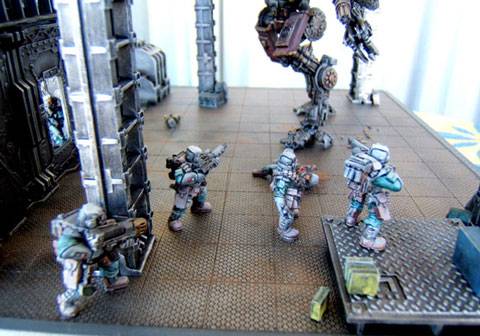Diorama - Dreadnought del Caos vs Guardias Imperiales.