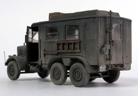 Camion Diesel Radio Mac - Escala 1/72.