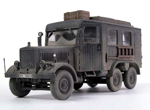 Camion Diesel Radio Mac - Escala 1/72.