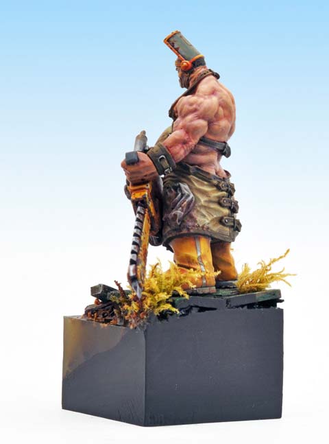 Figura en resina a escala de 30mm. de la casa de miniaturas, Miniature Factory, representando a Uncle Meat, el carnicero de la sierra mec&aacute;nica