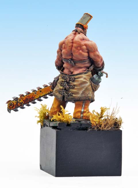 Figura en resina a escala de 30mm. de la casa de miniaturas, Miniature Factory, representando a Uncle Meat, el carnicero de la sierra mec&aacute;nica