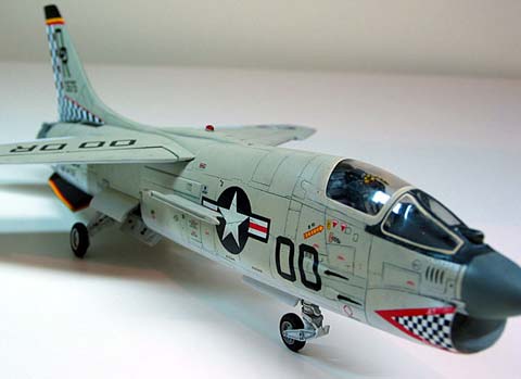 Vought F-8E Crusader - Escala 1/48