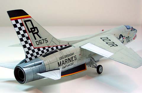 Vought F-8E Crusader - Escala 1/48