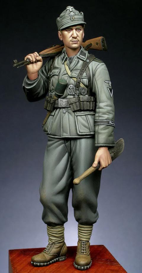 Figura a escala 120mm representando a un soldado Gebirgsj&auml;ger perteneciente a la 7th SS div."Prinz Eugen".