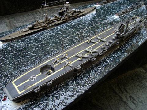 Portaviones DKM Graf Zeppelin alem&aacute;n a escala 1/720 de la casa de maquetas Revell.