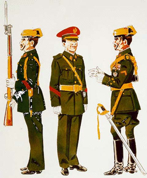 Cabo 2&ordm; con Uniforme de Gala en formaci&oacute;n (1943&ndash;73) Cabo 2&ordm; de Conductores con Uniforme de Gala para Paseo (1943&ndash;73) Capit&aacute;n con Uniforme de Gala en formaci&oacute;n (1943&ndash;58)