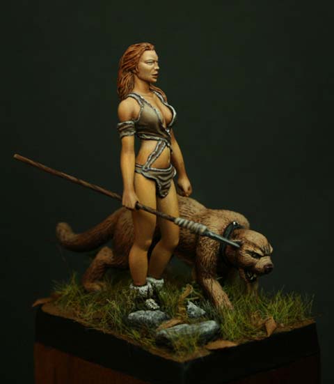 La Cazadora / Huntress - Escala 54mm