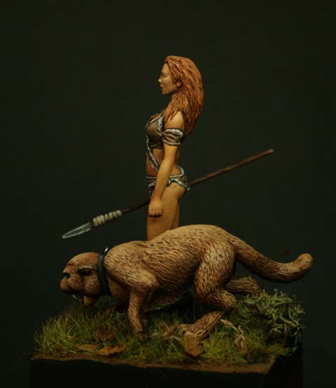 La Cazadora / Huntress - Escala 54mm