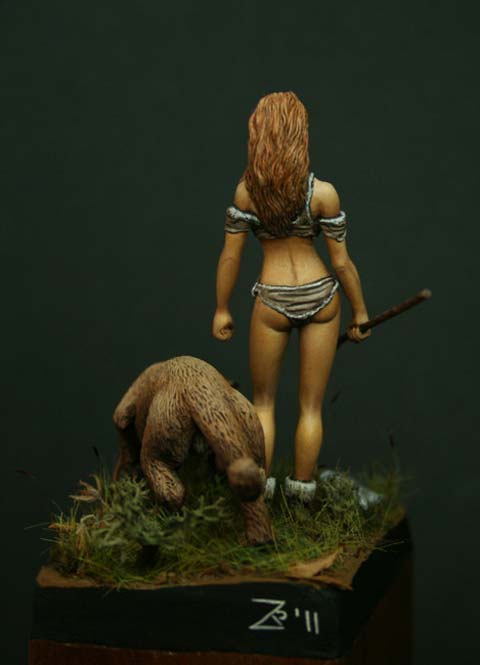 La Cazadora / Huntress - Escala 54mm