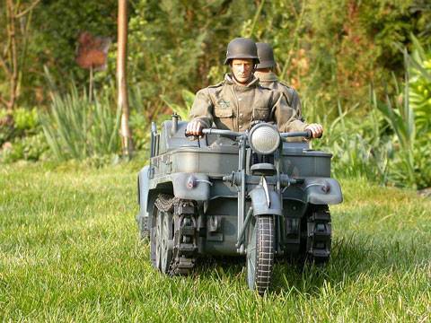 El Kettenkrad es un peque&ntilde;o veh&iacute;culo todoterreno blindado mitad moto mitad oruga 5