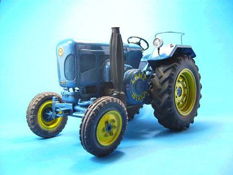 Magnifica replica a escala 1/16 y realizada en scratch del trator Lanz Bulldog D-4090