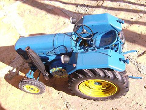 Magnifica replica a escala 1/16 y realizada en scratch del trator Lanz Bulldog D-4090