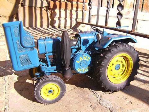 Magnifica replica a escala 1/16 y realizada en scratch del trator Lanz Bulldog D-4090