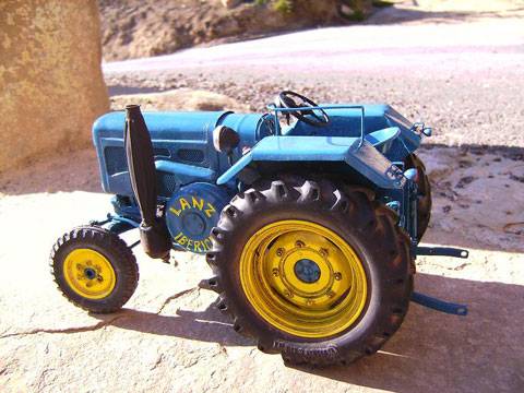 Magnifica replica a escala 1/16 y realizada en scratch del trator Lanz Bulldog D-4090