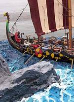 Diorama naval a escala 1:35, representando a un barco vikingo atravesando un paso entre dos arrecifes salientes en el mar.