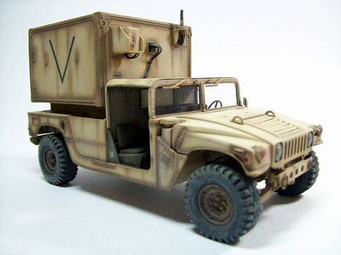 Representaci&oacute;n del utilitario Hummer del USMC (cuerpo de marines) durante las operaciones denominadas "Escudo y Tormenta del Desierto" a comienzos de los a&ntilde;os 90 en el Golfo P&eacute;rsico.
